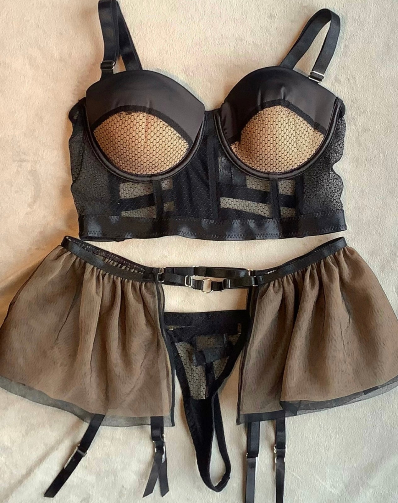 “Leona”+stockings